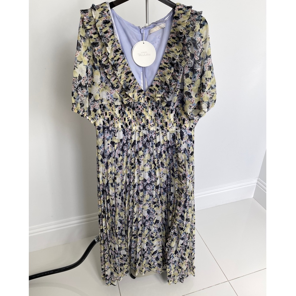 Beautiful dress with floral print — new